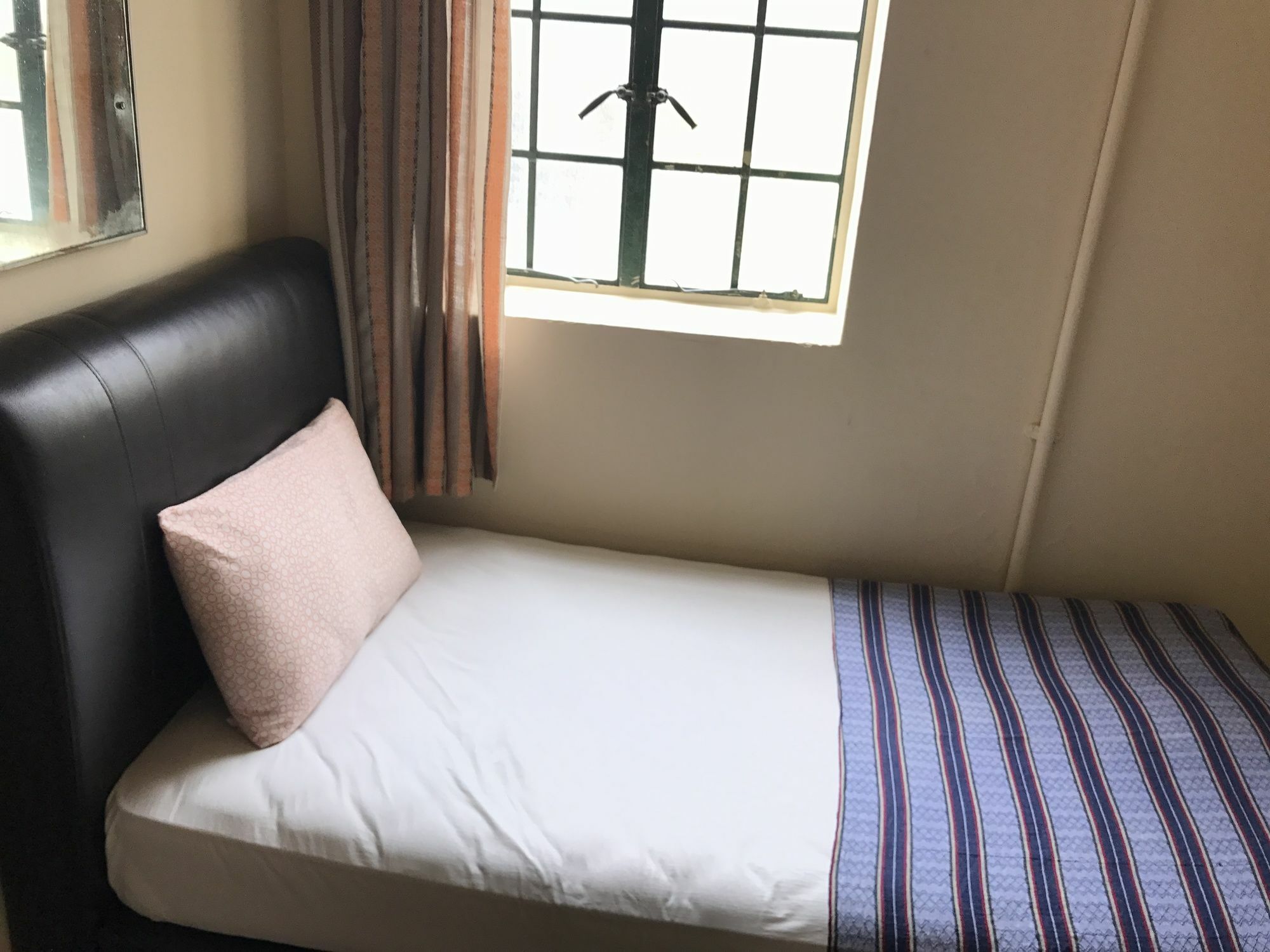 Grocer'S Inn Backpackers Guesthouse Kuala Lumpur Exterior foto